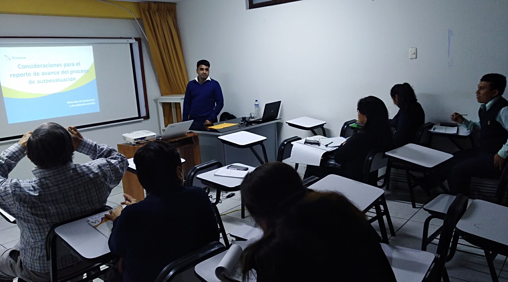 Representante del Sineace capacita a docentes de Oxford